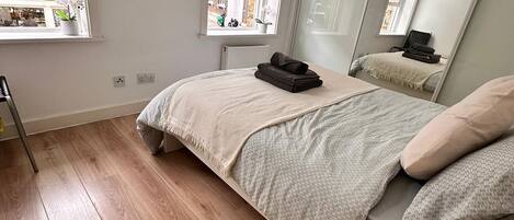 2 bedrooms, iron/ironing board, WiFi, bed sheets