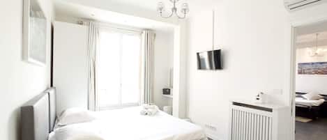 1 bedroom, desk, iron/ironing board, WiFi