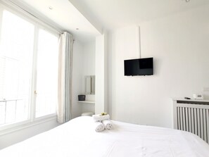 1 bedroom, desk, iron/ironing board, WiFi