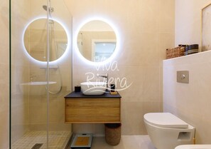 Hair dryer, towels - Viva Riviera Marechal Foch Luxury Collection (Cannes)