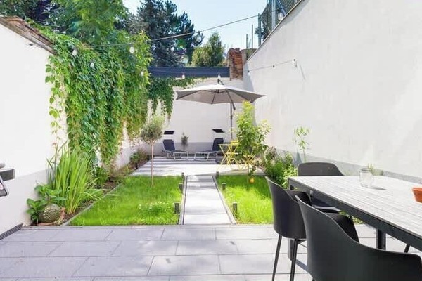 Deine private Ruheoase mitten in Karlsruhe.
Grille, Esse im Freien, Genieße die Sonne.