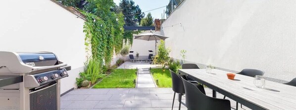 تناول الطعام بالخارج