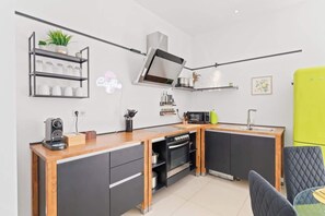 Fridge, microwave, oven, stovetop