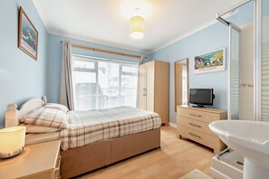 4 bedrooms, free WiFi, bed sheets