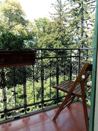 施設の敷地. Elegant private room with lake view balcony