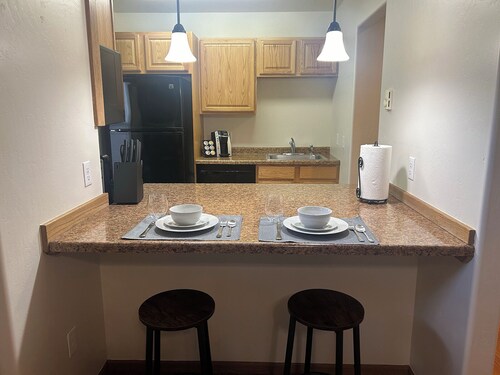 Yellowstone River Hideaway - 1/4 Mile from Yellowstone NP - 1BR Renovated Apartment - Surrounded by Mountains & Overlooking the Canyon