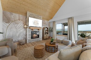 TV connectée, cheminée, baby-foot, livres