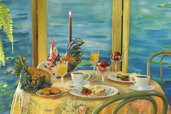 Free daily cooked-to-order breakfast