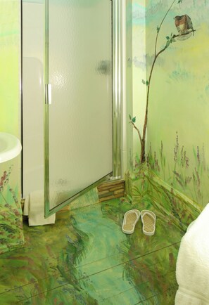 Junior suite | Badkamer | Gratis toiletartikelen, een haardroger, badjassen, handdoeken