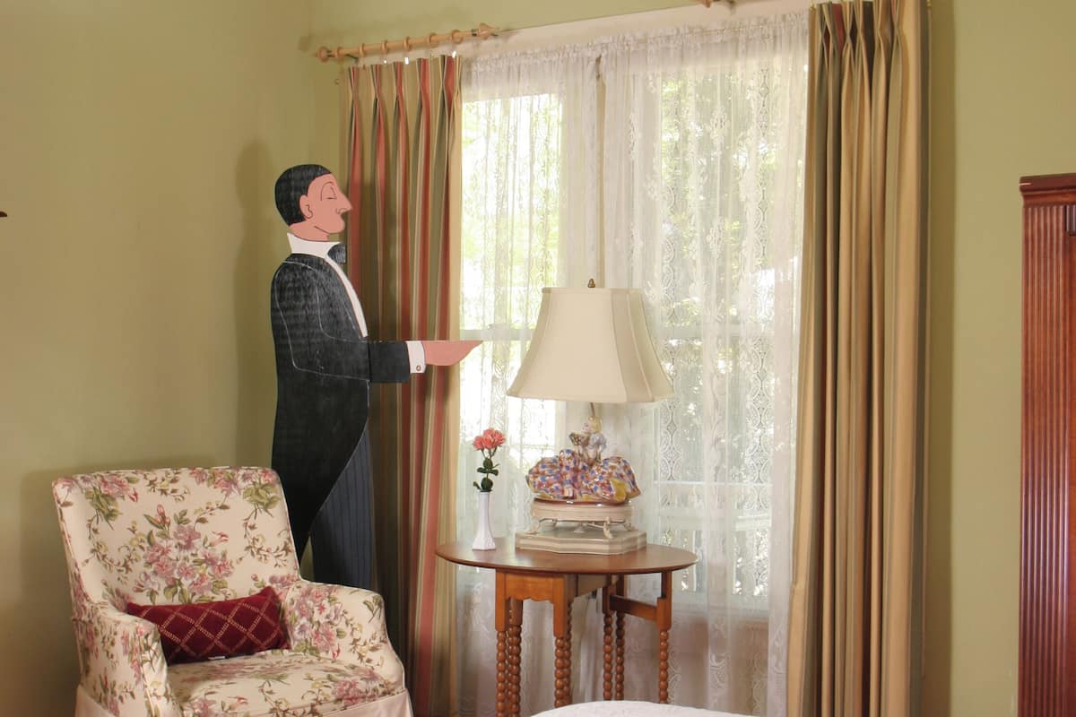 108 P.G. Wodehouse | 1 bedroom, hypo-allergenic bedding, down comforters