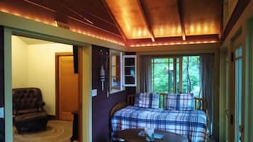 1 bedroom, desk, iron/ironing board, WiFi