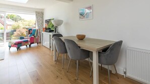 Dining - Super Chic Apartment in Beautiful Sunninghill - Pass the Keys (Sunninghill)