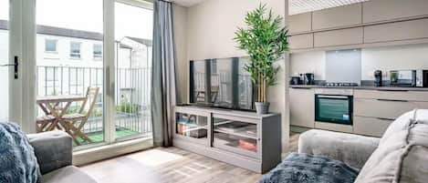 Smart TV, fireplace
