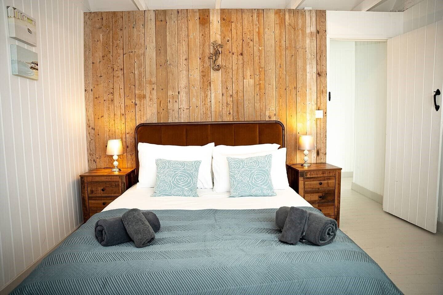 5 bedrooms, iron/ironing board, free WiFi, bed sheets