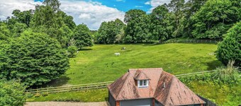 Charming Annexe Lodge with Parking - Pass The Keys