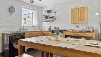 Réfrigérateur, micro-ondes, four, grille-pain