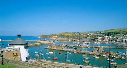 Pass the Keys | Newly Renovated 2 Bed Property.