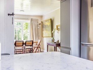 Interior - Charming Cottage With Amazing Views - Pass the Keys (Chichester)