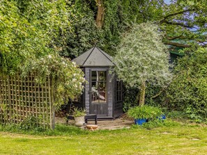 Exterior - Charming Cottage With Amazing Views - Pass the Keys (Chichester)