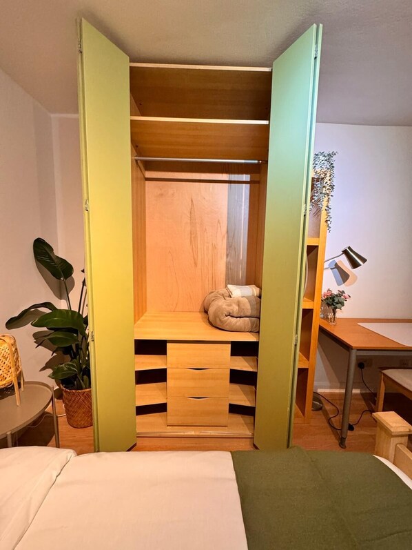 2 dormitorios, tabla de planchar con plancha, wifi y ropa de cama