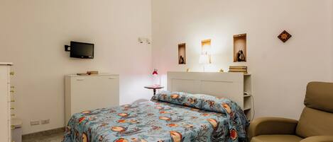 Apartment | Iron/ironing board, free WiFi, bed sheets