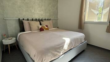 3 bedrooms, iron/ironing board, travel cot, free WiFi