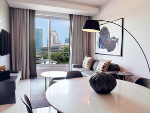 Apartment | Living area | TV - Luxury Loft in Sandton City (Johannesburg)