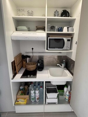 Fridge, microwave, stovetop, coffee/tea maker