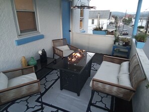 Terrace/patio - Eclectic Decor 5 Br house, 2 Baths & 2 Kitchens with WiFi and AC in Old Forge  (Scranton)
