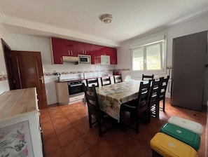 Micro-ondes, four, plaque de cuisson, lave-vaisselle