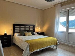 3 bedrooms, WiFi, bed sheets