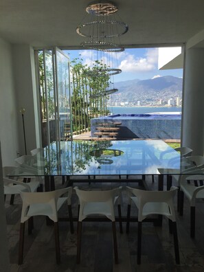 Dining - Beautiful big house with spectacular view and 2 pools. Welcome!  (Acapulco de Juárez)