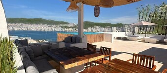 Beautiful big house with spectacular view and 2 pools. Welcome!