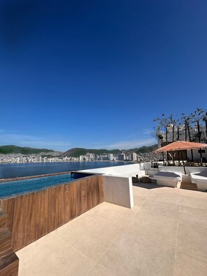 Outdoor pool - Beautiful big house with spectacular view and 2 pools. Welcome!  (Acapulco de Juárez)