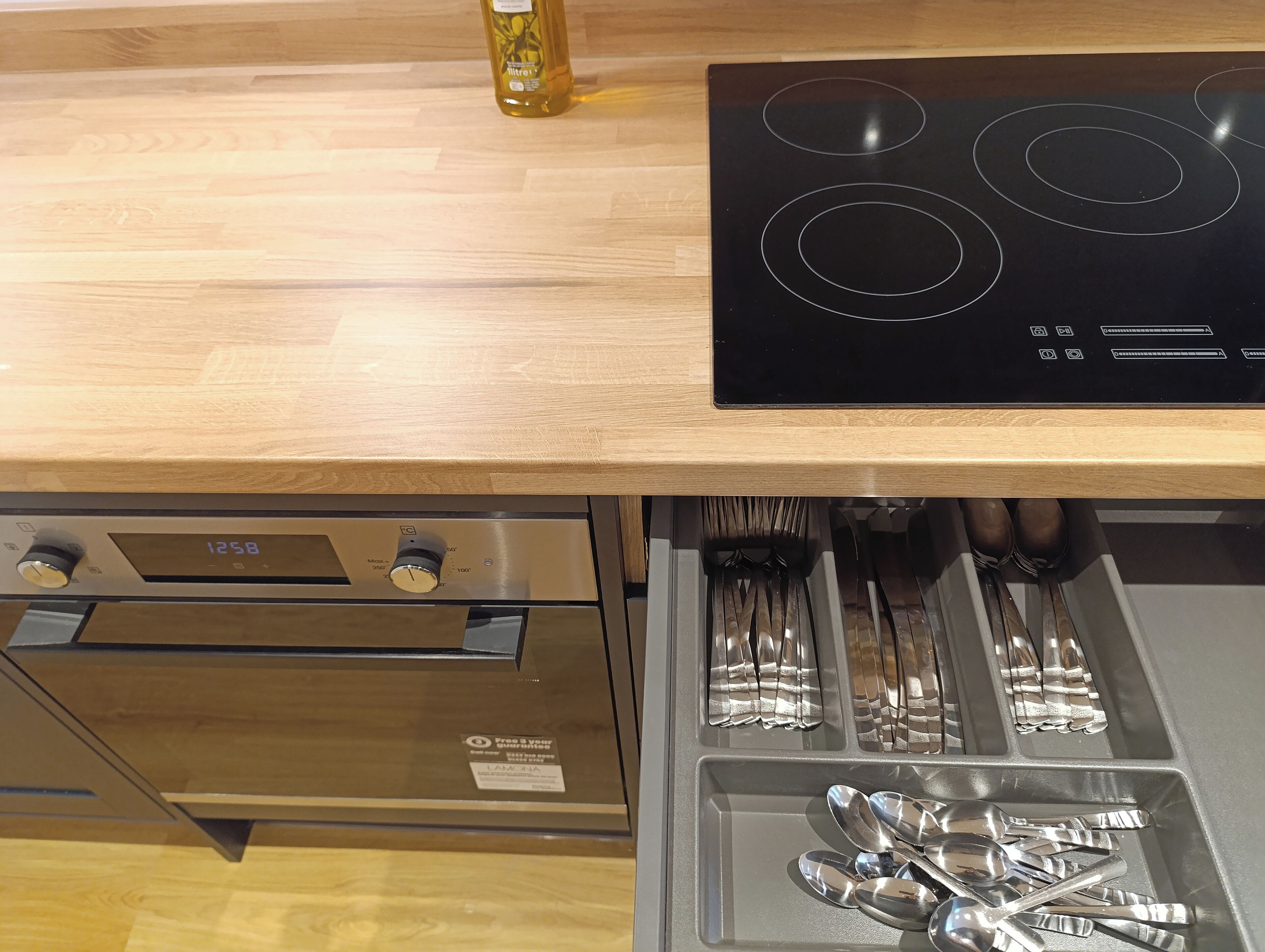 Fridge, oven, stovetop, dishwasher