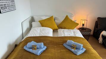 1 Schlafzimmer, Schreibtisch, WLAN, Bettwäsche