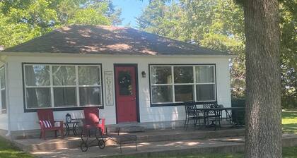 Newly renovated kitchenette. The Cozy cottage at the Marion County Lake.