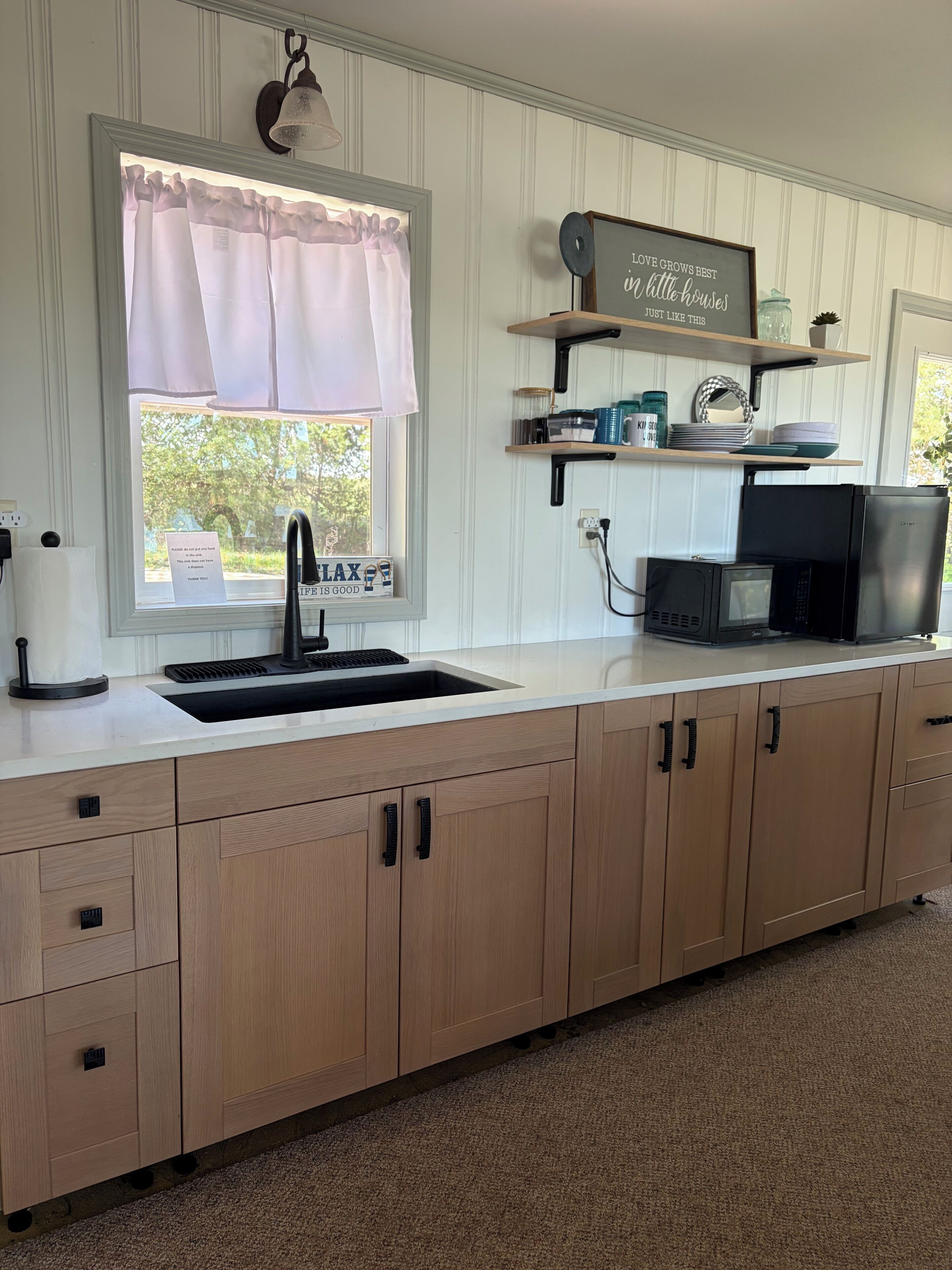 Fridge, microwave, oven, coffee/tea maker