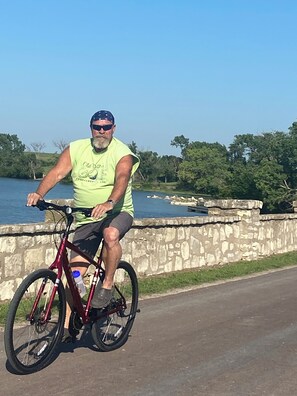 Property grounds - Newly renovated kitchenette. The Cozy cottage at the Marion County Lake. (Marion)
