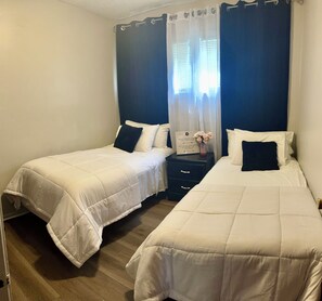 3 makuuhuonetta, silitysrauta/-lauta, Wi-Fi, vuodevaatteet