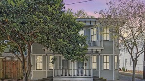 Exterior - Walk to Forsyth Park | Heart of Historic Savannah (Savannah)