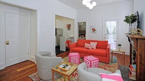 Smart TV, books - Walk to Forsyth Park | Heart of Historic Savannah (Savannah)