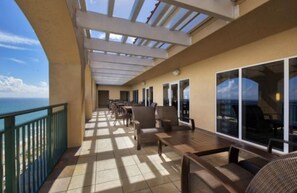 Outdoor dining - MARRIOTT BEACH PLACE TOWERS -VACATION RENTAL -2 BEDROOMS 2 BATH SLEEPS 8  (Fort Lauderdale)