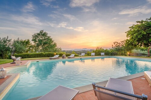 Villa San Miniato Corniano: Iconic 5 Bedrooms Farmhouse with Pool