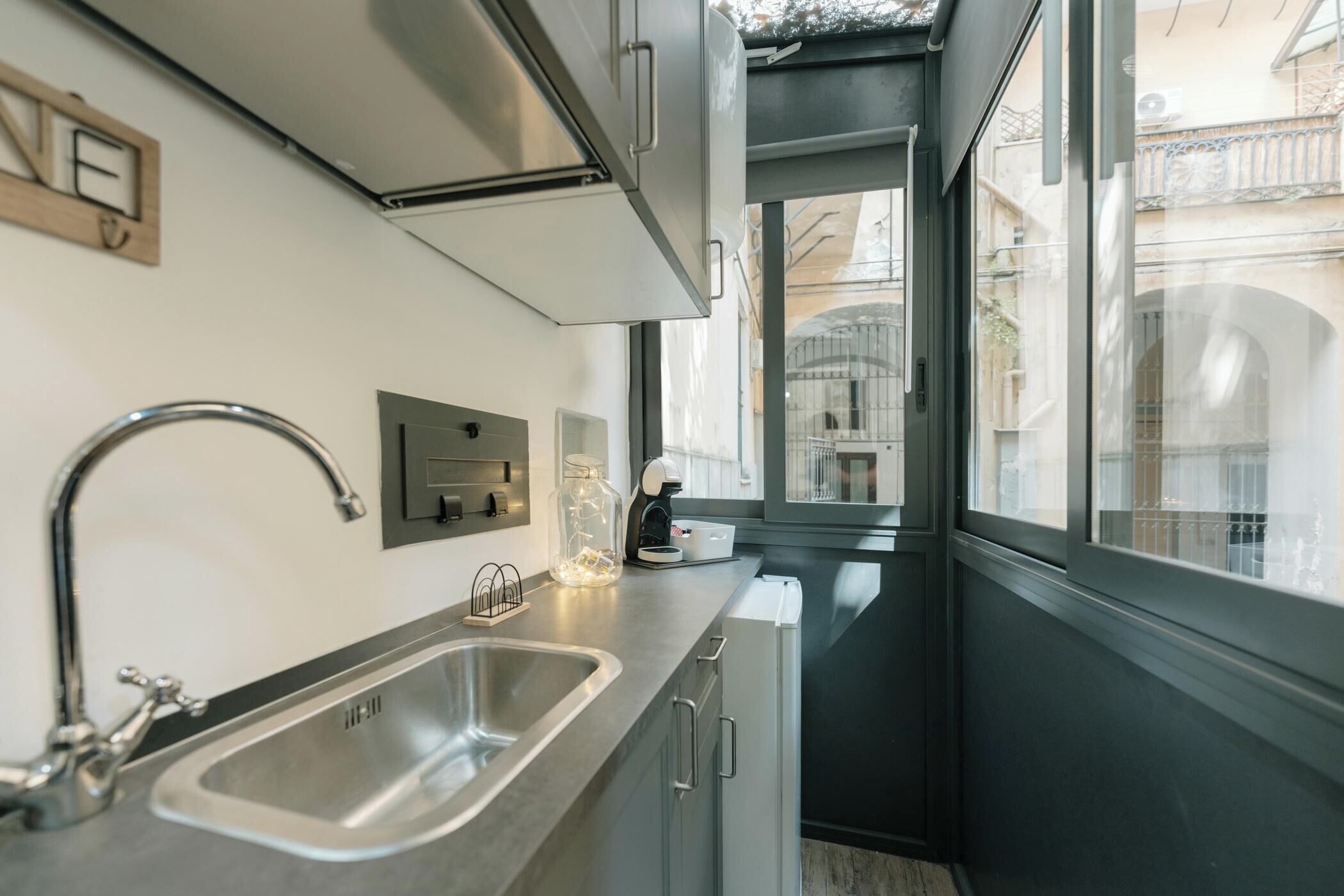 Frigorifero, piano cottura, pentole/stoviglie/utensili