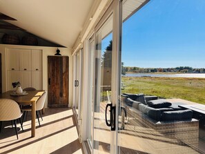 Interior - ✨ “The Dream” – Waterfront Cottage w/ Hot Tub & Sunset Views - near Parlee Beach (Shediac)