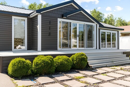 ✨ “The Dream” – Waterfront Cottage w/ Hot Tub & Sunset Views - near Parlee Beach