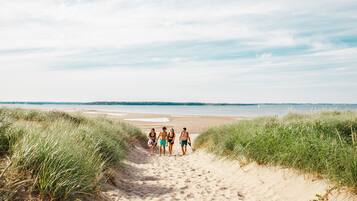 Beach nearby, sun-loungers, beach towels