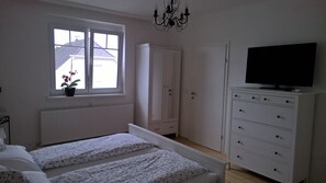 2 Schlafzimmer, Reisekinderbett, WLAN, Bettwäsche