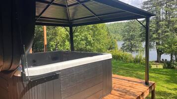 Bain à remous extérieur